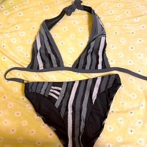 Get ready for the beach in 2024 with this Gottex bikini. Size 12